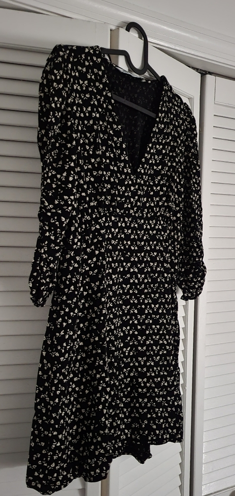 Zara in Small Size printed black dress